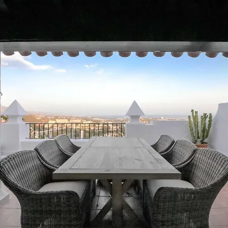 Дом отдыха Rooftop Terrace Infinity Pool Spacious Duplex Wifi Бенахавис