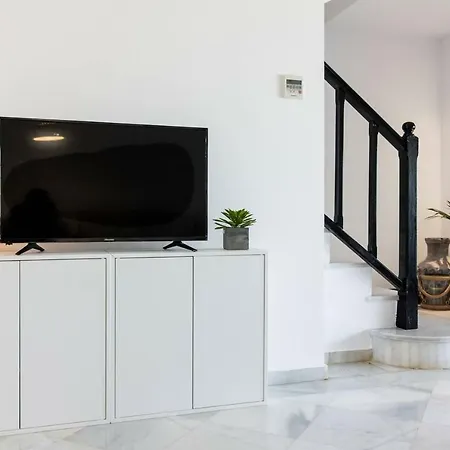 Rooftop Terrace Infinity Pool Spacious Duplex Wifi Дом отдыха Бенахавис