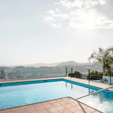 Дом отдыха Rooftop Terrace Infinity Pool Spacious Duplex Wifi Бенахавис