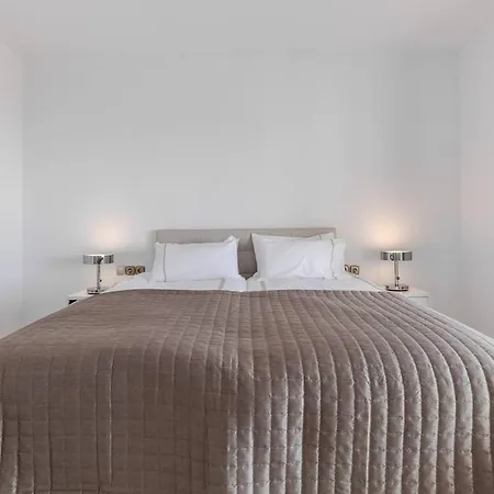 Rooftop Terrace Infinity Pool Spacious Duplex Wifi Holiday home